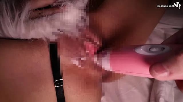 Shaved Beauty gets Doggystyle