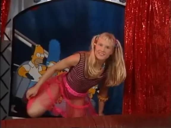 Cute Teen Exploring Anal, Fisting & Squirting Passion