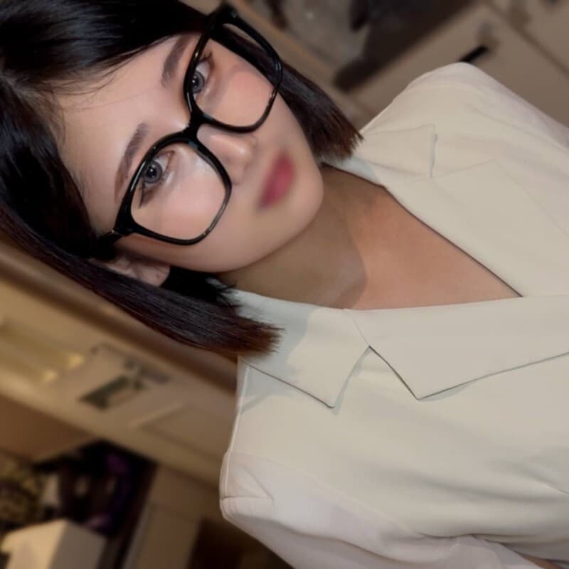 FC2-PPV-4770863 Uncensored: Intelligent Black-Haired F-Cup Secretary Seduces