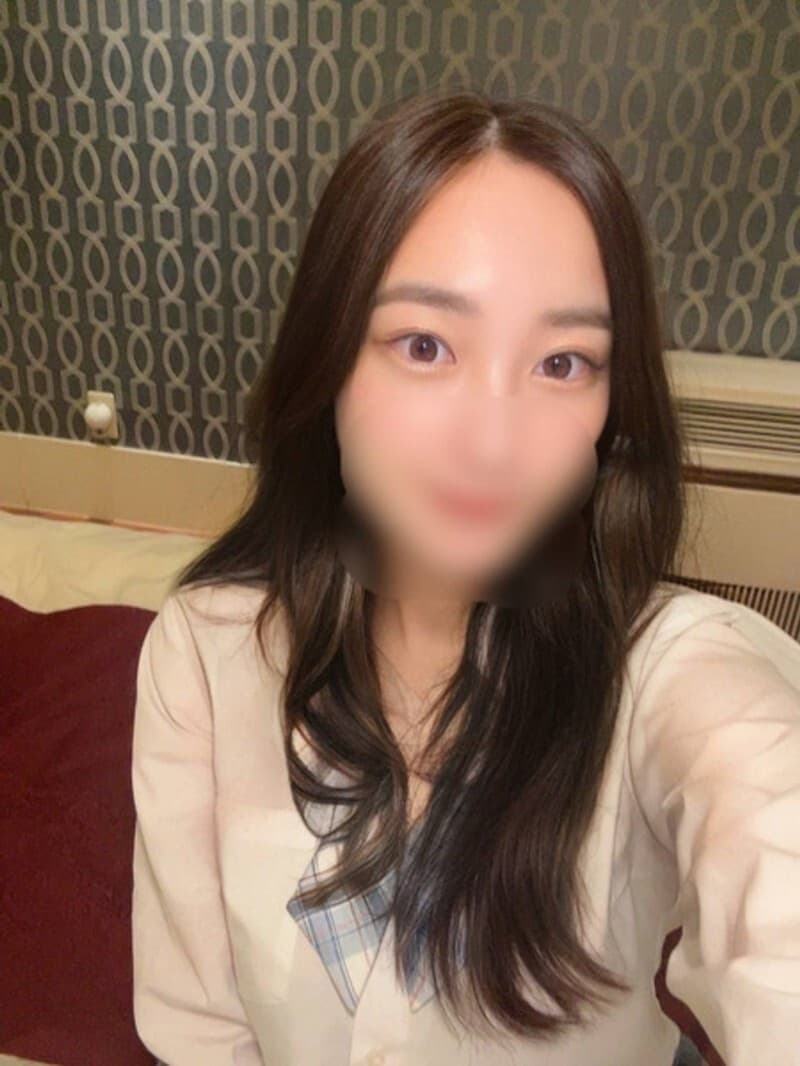 FC2-PPV-4819346 She's so beautiful she gets scouted on the streets! Her first and last creampie, cum swallow... We guarantee her cuteness!!!